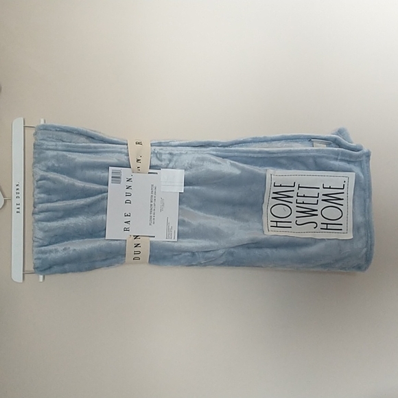 NWT// RAE DUNN "HOME SWEET HOME" Plush Throw